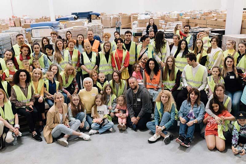 A team of volunteers working in the Ukraine Help Center.