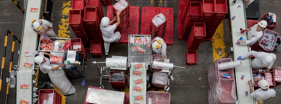 Employees of Alqueria at work processing and packaging milk in Cajica Town, Colombia. © Dominic Chavez/IFC