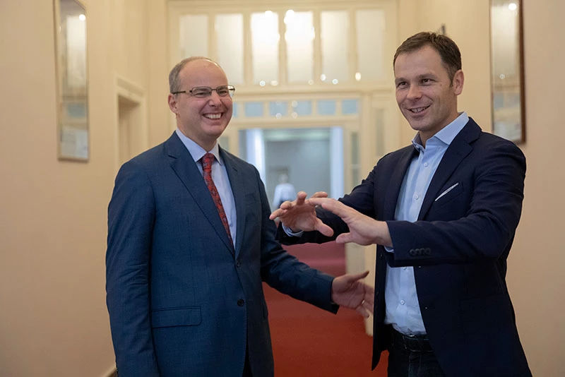 Siniša Mali (right), Minister of Finance for Serbia and former Mayor of Belgrade, in discussion with Stop-Winlock’s Thomas Lubeck.