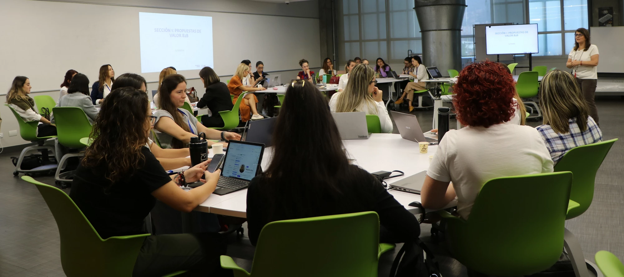 La Corporación Financiera Internacional (IFC) del Banco Mundial, en alianza con la Universidad EAFIT, presentan el Programa Proveedoras Sourcing2Equal Colombia, diseñado para fortalecer las capacidades de pymes de mujeres y facilitar su integración en los procesos de compra de grandes empresas en Colombia. 